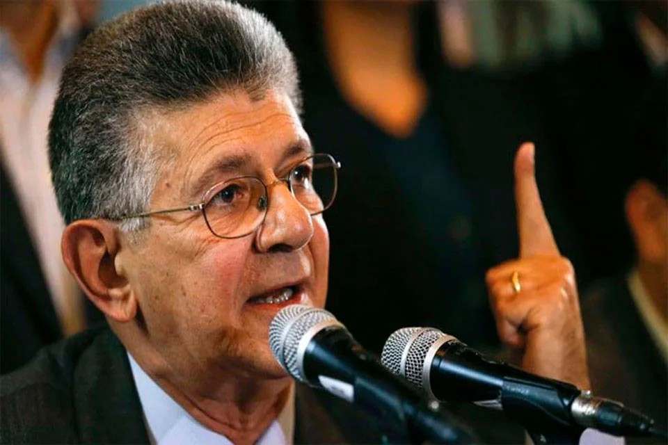 AD cuestiona falta de transparencia en acuerdo energético y pide estar alertas