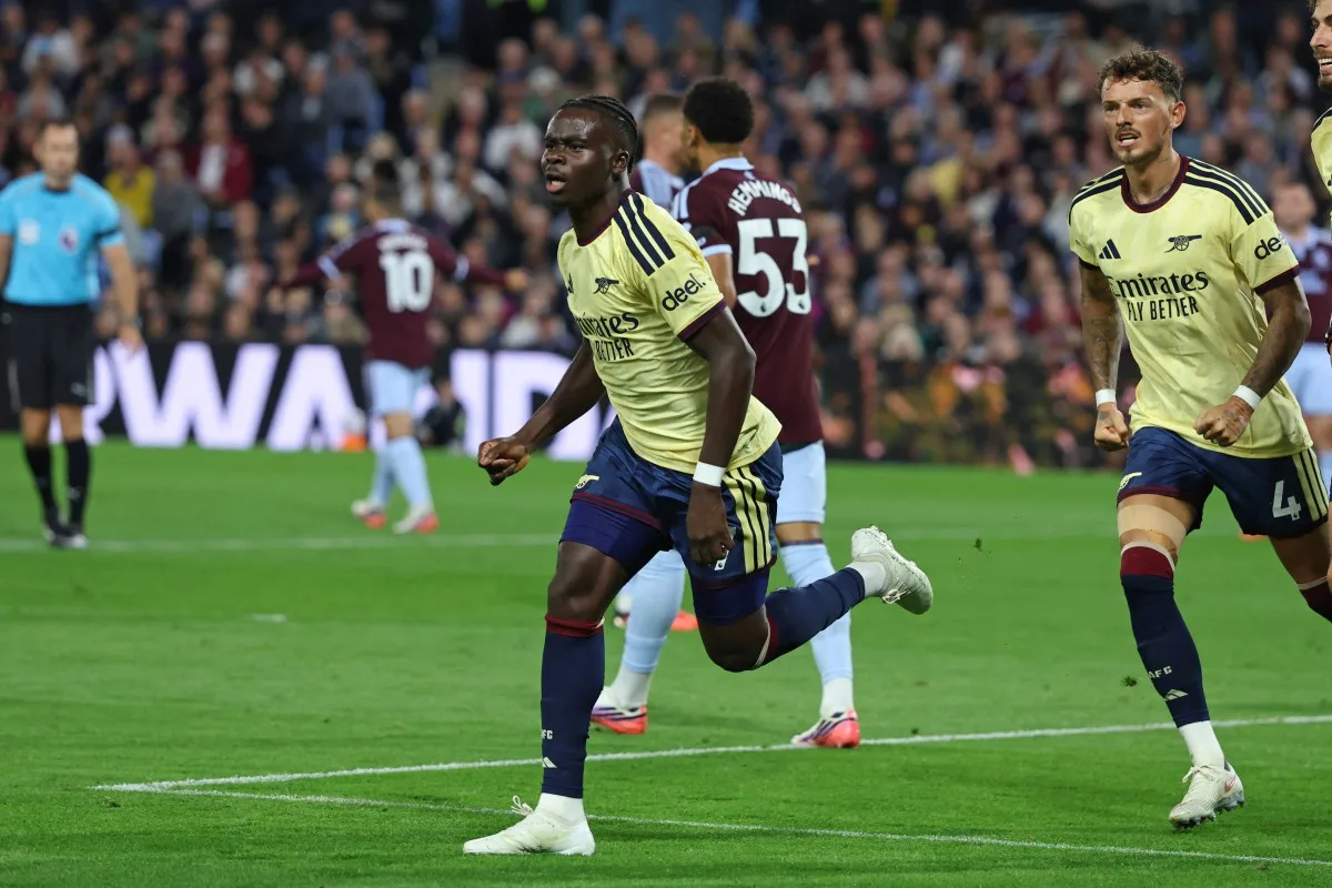 Arsenal visitó al Aston Villa y ganó por la mínima con un gol de Saka