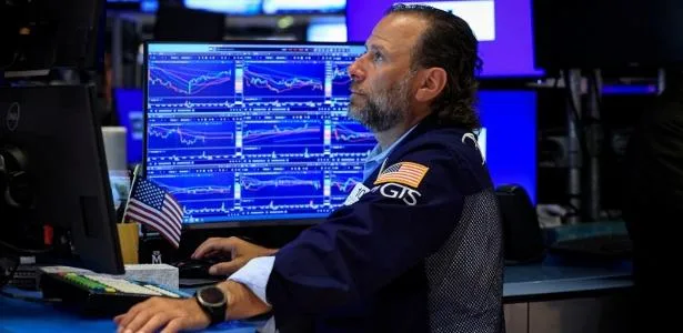 Bolsas mundiais caem com alta do petróleo e espera por novos juros dos EUA