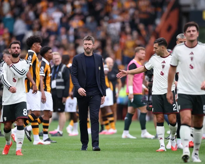 Carrick tells Manchester United to keep calm and carry on after Hull humbling
