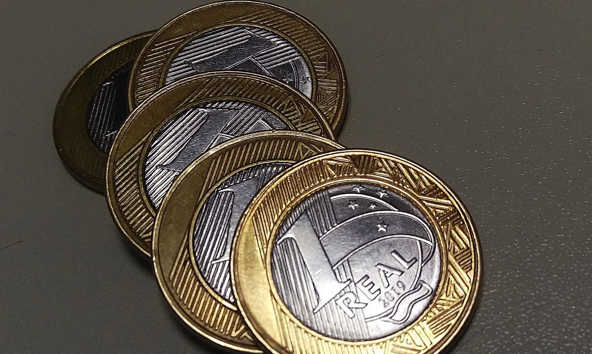 Inflação volta a subir, e alívio para quem está endividado fica mais longe