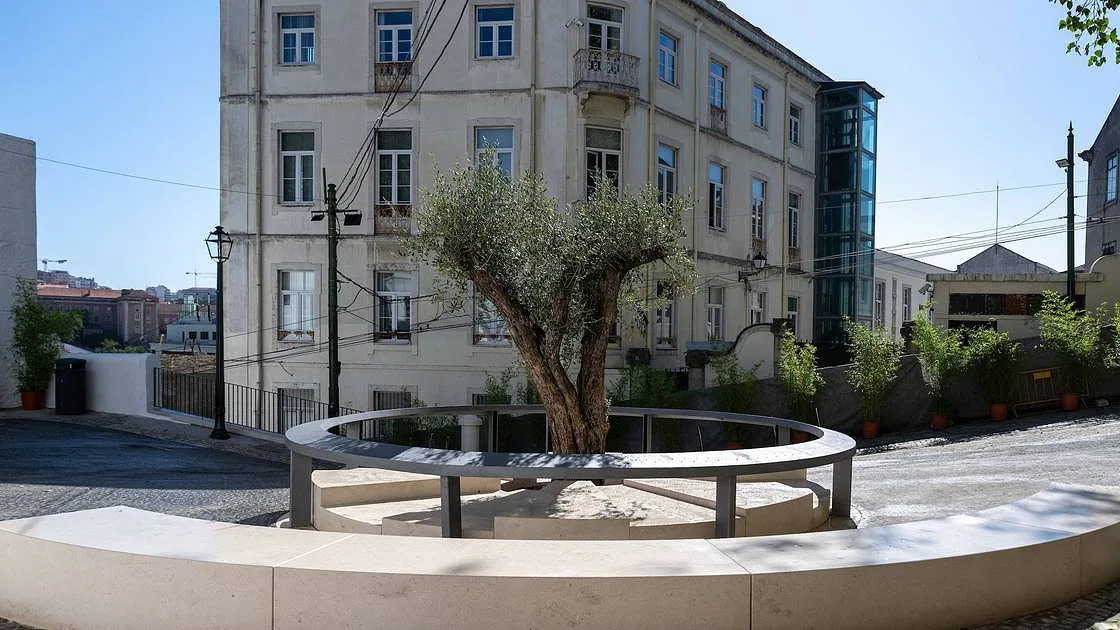 Lisboa inaugura memorial em homenagem às vítimas do acidente do Ascensor da Glória