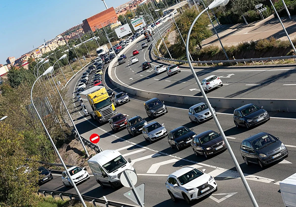 El Gobierno de Velázquez reclama el tercer carril de la TO-23 y acusa a Tolón de «no hacer absolutamente nada» por Toledo