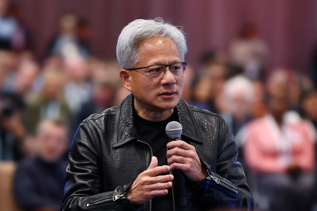 Jensen Huang, CEO de Nvidia, defiende el avance de la IA: “No necesitamos nuevas leyes ni regulaciones”