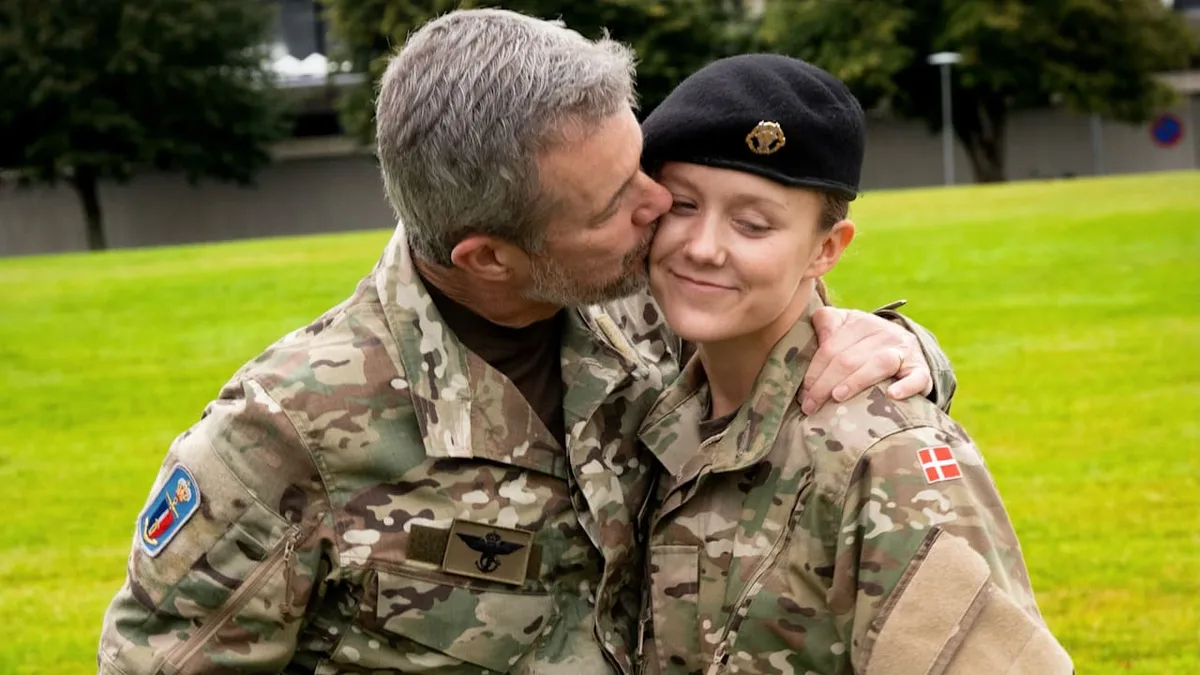 Prinzessin Isabella startet beim Militär - Königsbesuch in der Kaserne