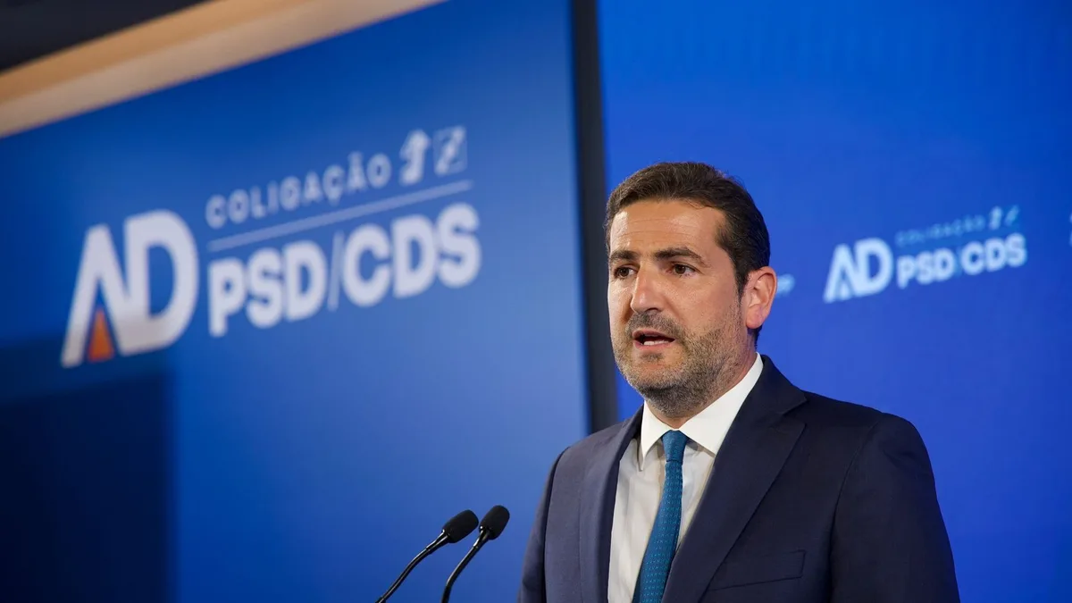Moção de censura apresentada pelo Chega “é ridícula”, reage Hugo Soares