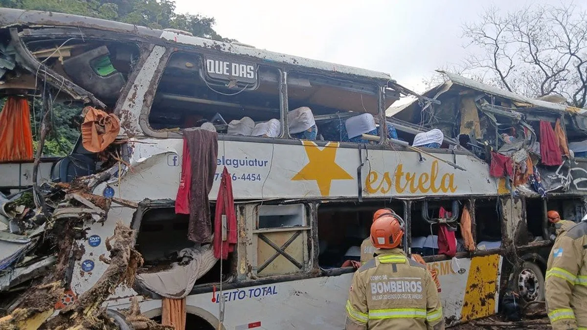 Pelo menos dez mortos em despiste de autocarro no Rio de Janeiro