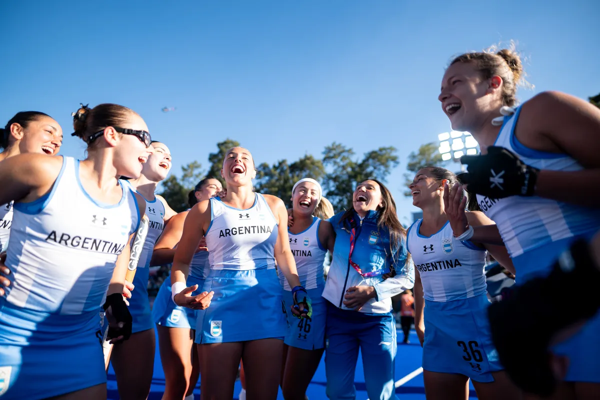 Las Leonas ganaron el oro en los Suramericanos y festejaron en Santa Fe ante la devoción del público