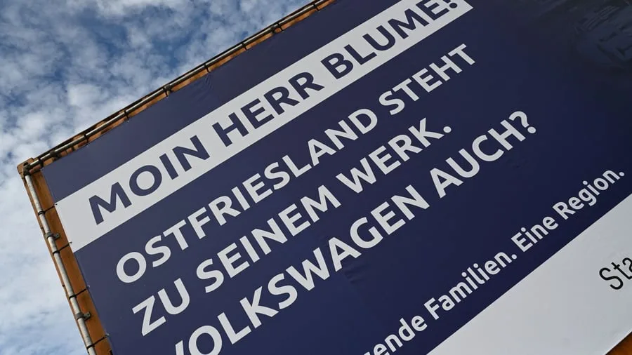 Gefährdete VW-Werke im Fokus: VW-Chef: Kosten in Emden zu hoch - Einschnitte im Management