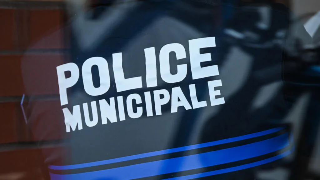 France: les policiers municipaux de Montrouge se forment pour mieux accueillir les femmes victimes de violences