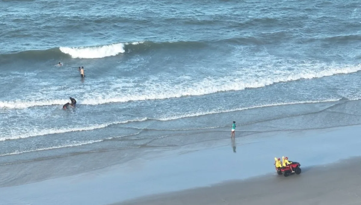 Campanha Destralhe 2026 promove coleta de resíduos na Praia do Calhau neste sábado