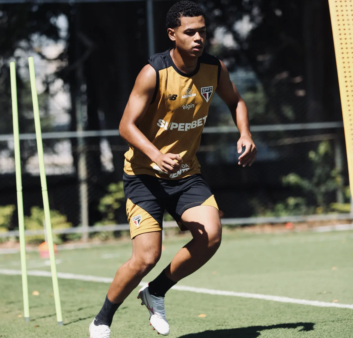 São Paulo acerta empréstimo do atacante Paulinho a time de Portugal