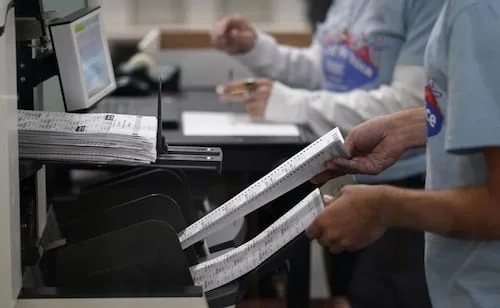 Gobierno de Trump amenaza a California por supuesto envío de boletas electorales a no ciudadanos; dan 48 horas para revisar lista