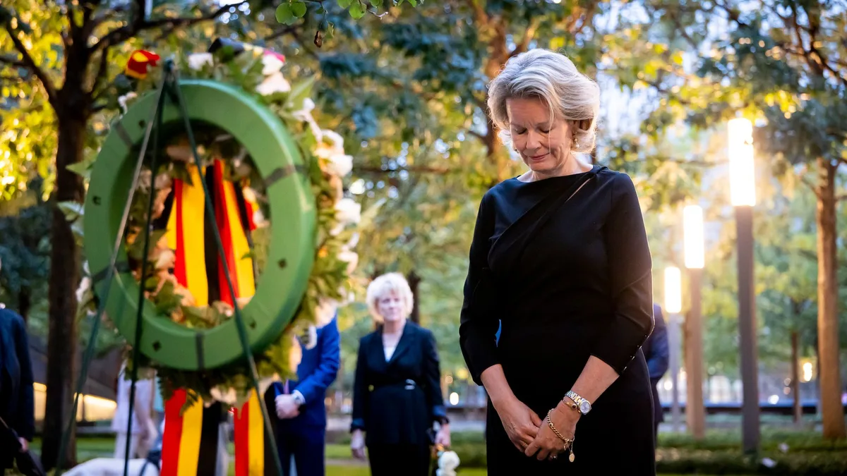 La imagen del día la ha protagonizado Matilde de Bélgica en el memorial del 11-S de Nueva York: sobrecogida en el aniversario