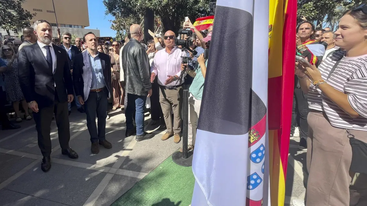 Abascal carga contra Sánchez durante su visita a Ceuta en el día de la Hispanidad: "Este es un Gobierno que odia a España"