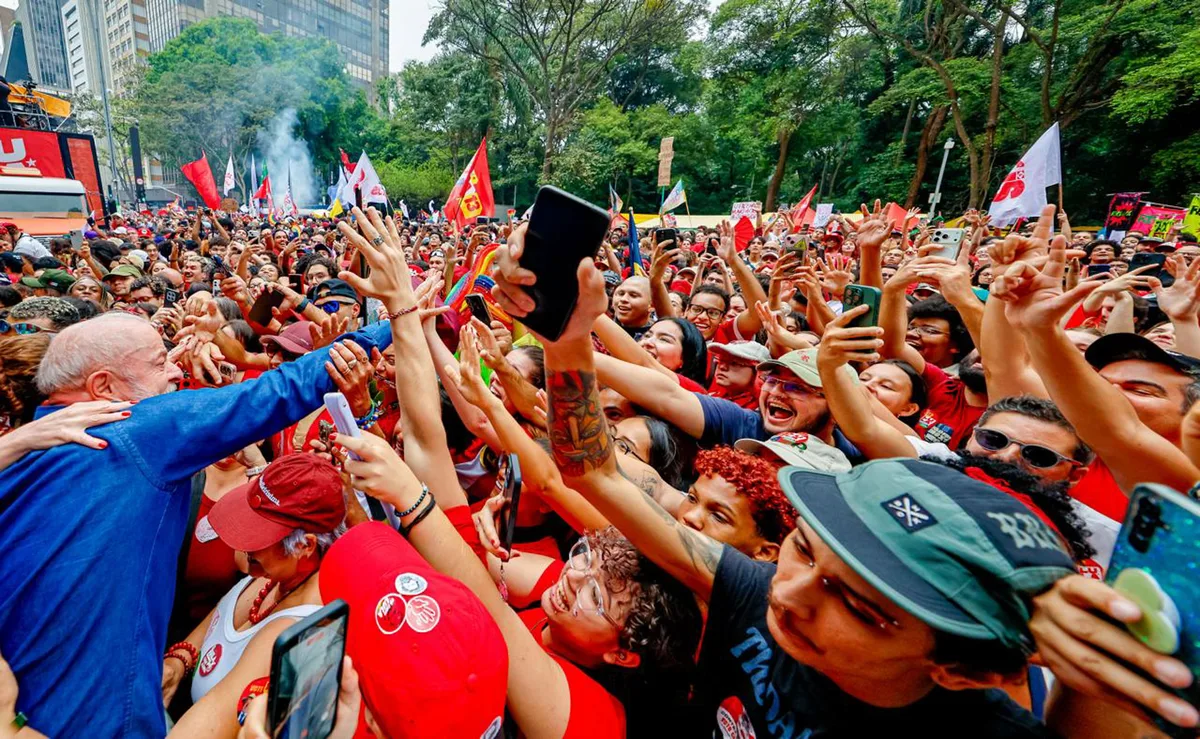Virada no 2º turno: Lula define 3 frentes para superar Flávio Bolsonaro