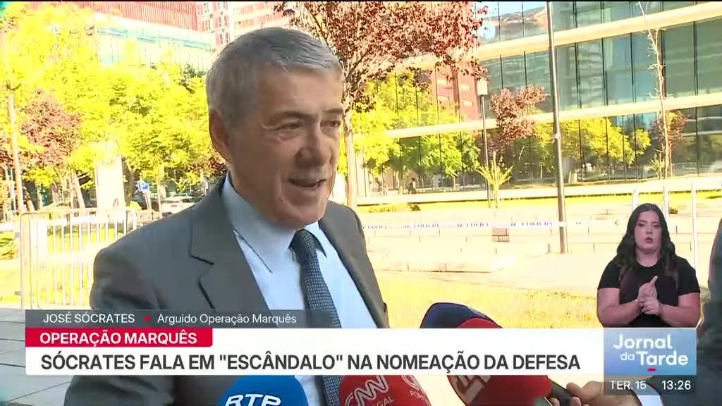 Sócrates sem confiança no advogado que o representa