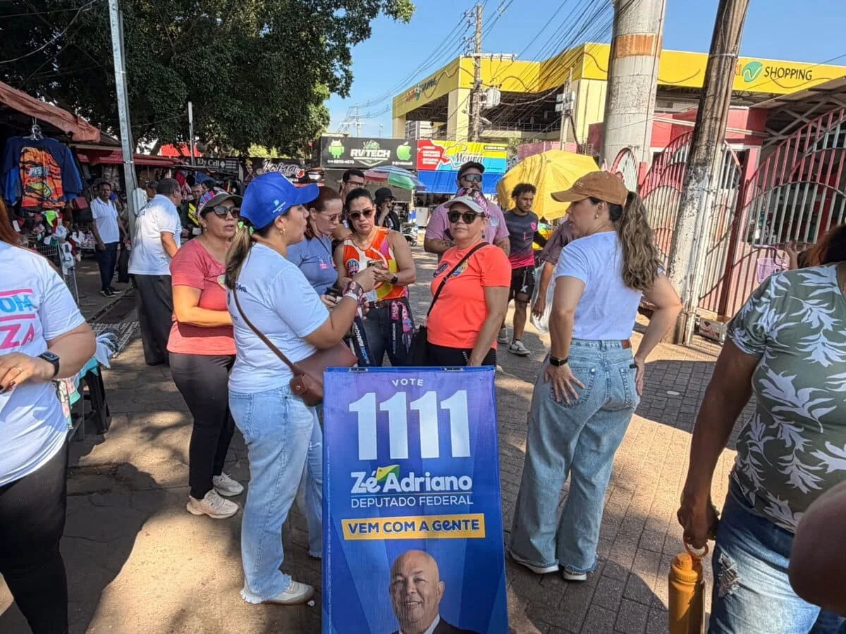 Militância de Mailza faz bandeiraço e movimenta o Terminal Urbano de Rio Branco