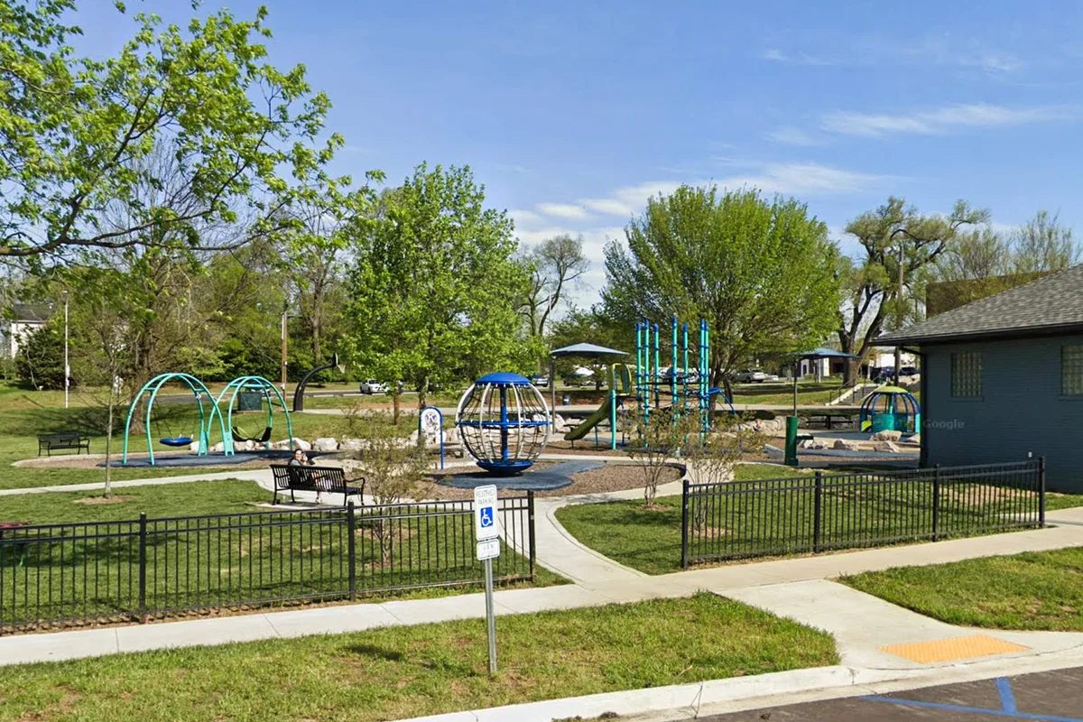 Five shot in Lexington, Kentucky, park, leaving one dead