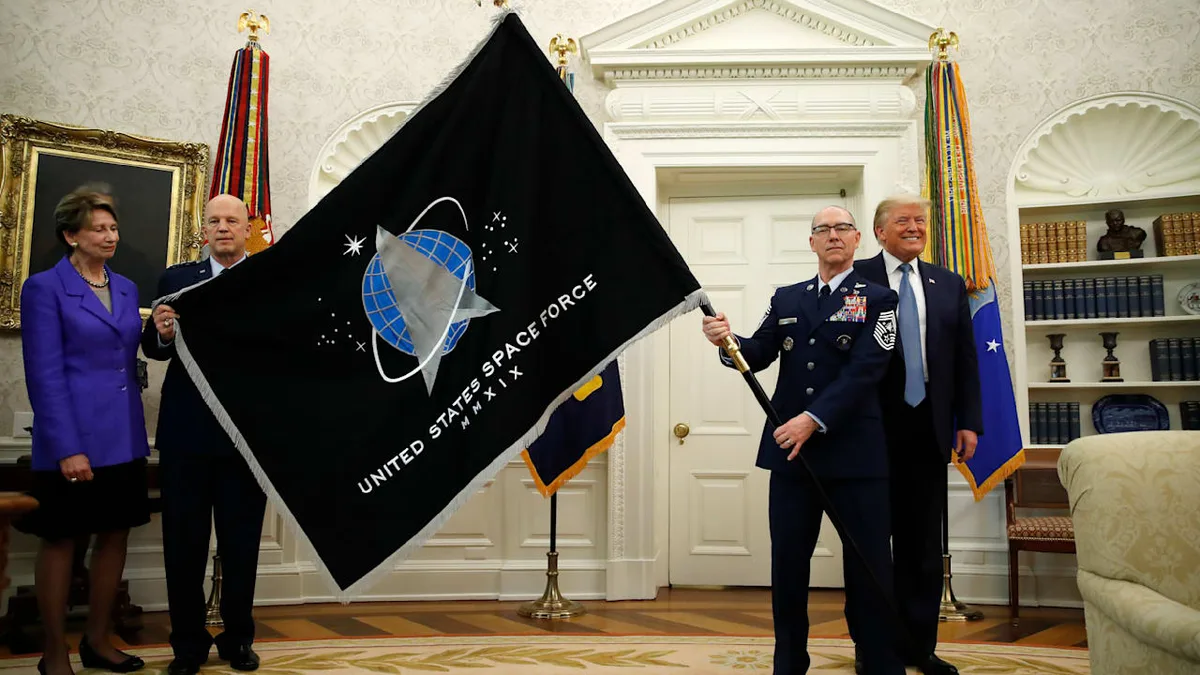 Wegen Russland und China - US-Geheimwaffen im Weltraum stationiert