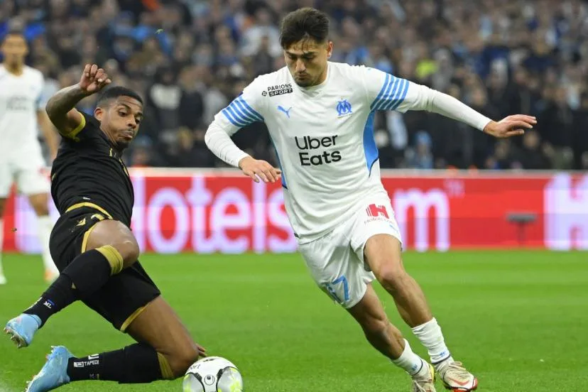 Mercato : l'ancien ailier de l'OM Cengiz Ünder quitte Fenerbahçe pour le promu Corum