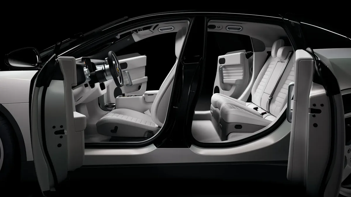 Primeira Ferrari elétrica atinge preço recorde e se transforma no carro mais caro já leiloado