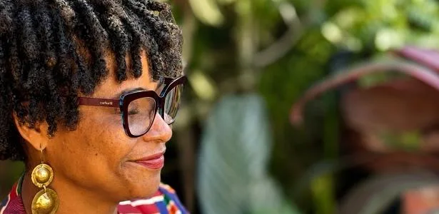 Estudou até a 3ª série, abriu restaurante no quintal e cozinha para Netflix