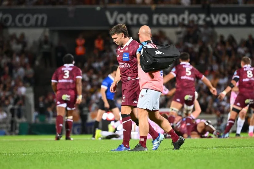 Matthieu Jalibert, ouvreur de l'UBB, confirme sa déchirure du quadriceps et annonce « quatre semaines d'arrêt »