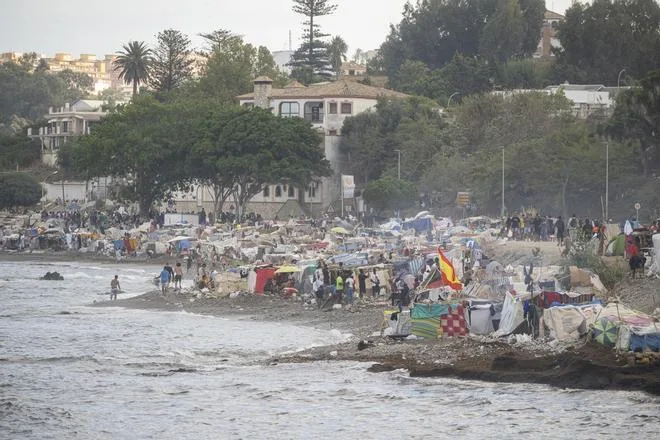La fiscalía defiende investigar la conducta del delegado del Gobierno en Ceuta dentro del "contexto operativo y decisorio" de la entrada masiva