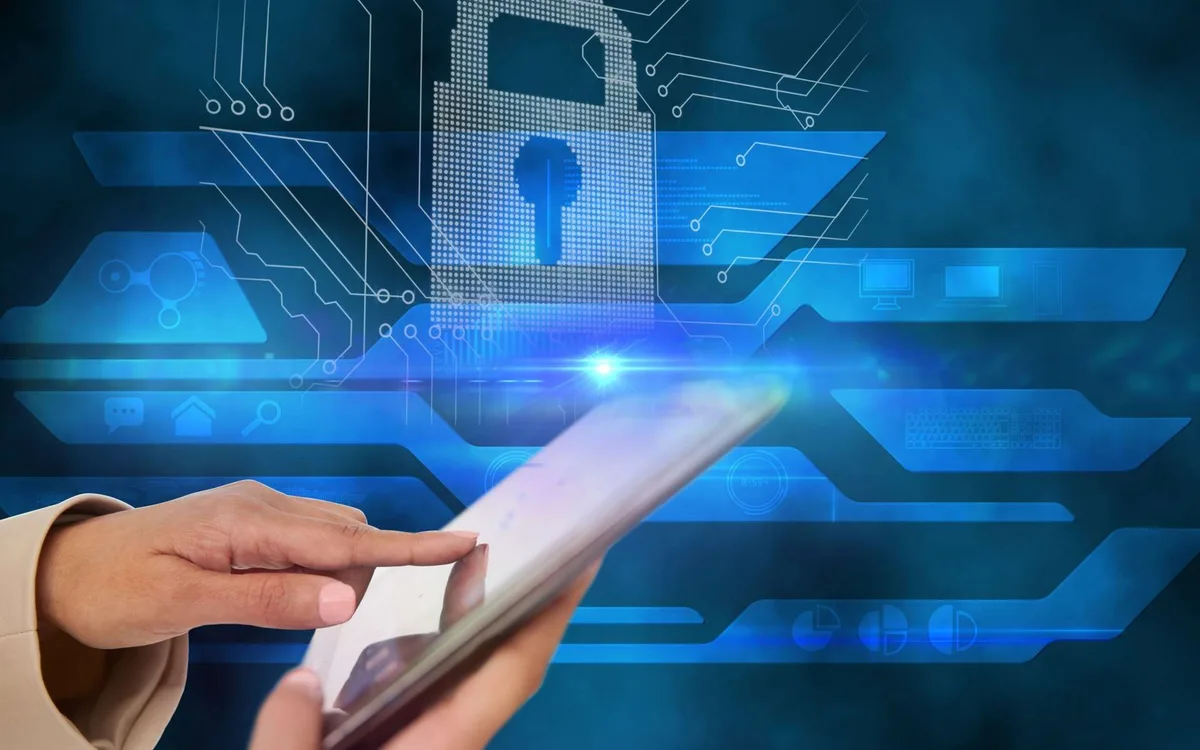 SMS frauduleux, faux e-mails, pages piégées : Surfshark One veut bloquer les arnaques du quotidien