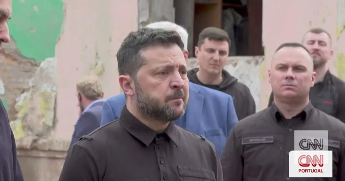"Paralisem a economia deles. Calem a boca à Rússia": o apelo de Zelensky