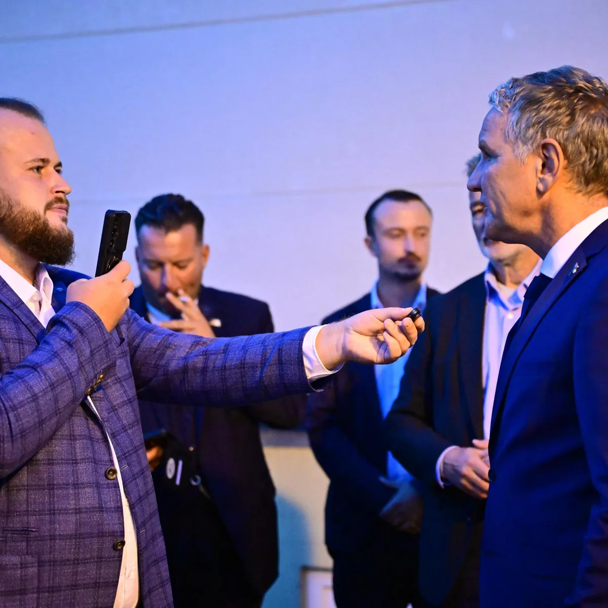 Nach Attacken auf Journalisten - AfD-Vorstand stellt Auflagen für Streamer "Aktivist Mann"
