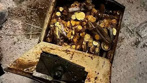 Estavam a fazer obras e encontraram um tesouro de 9 milhões de euros escondido atrás de uma parede