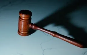 STJ decide que salário pode ser penhorado para pagar dívida não alimentar. Entenda