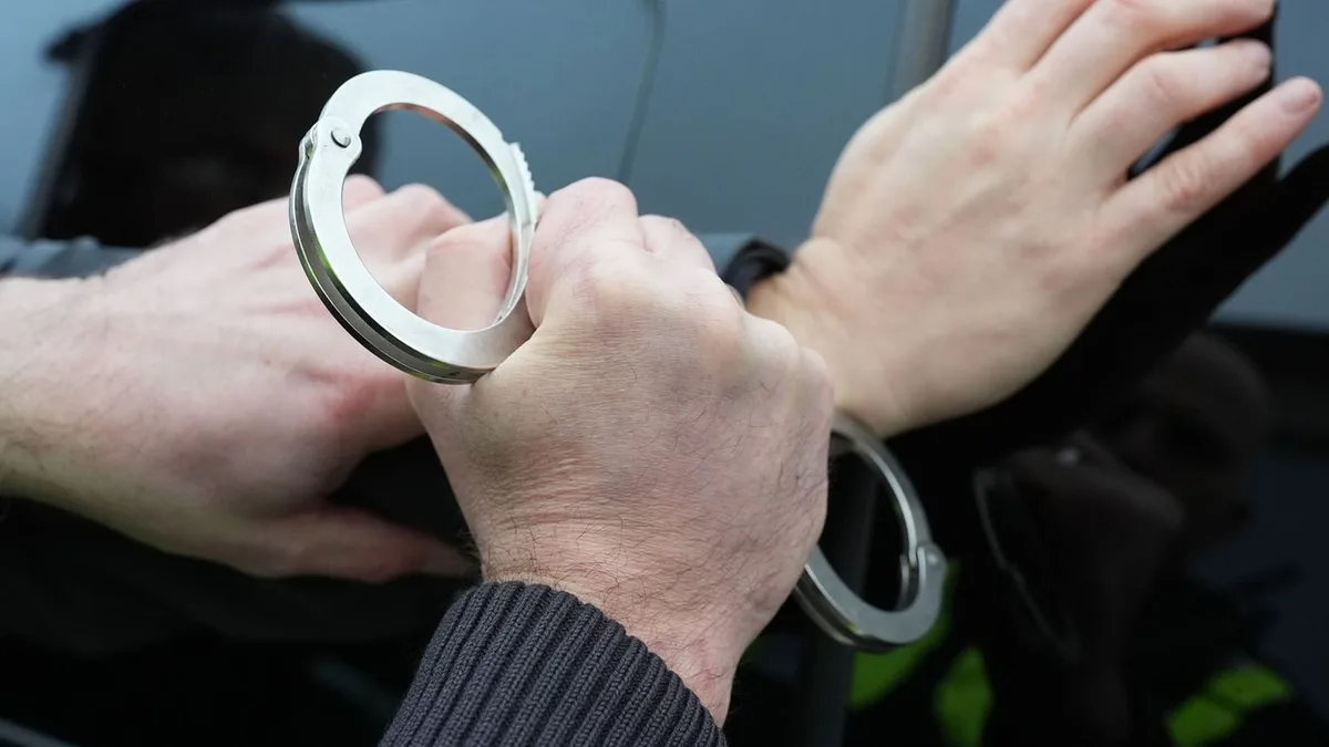 Betrugsversuch: Betrüger gefasst: 68-Jähriger entlarvt falschen Polizisten