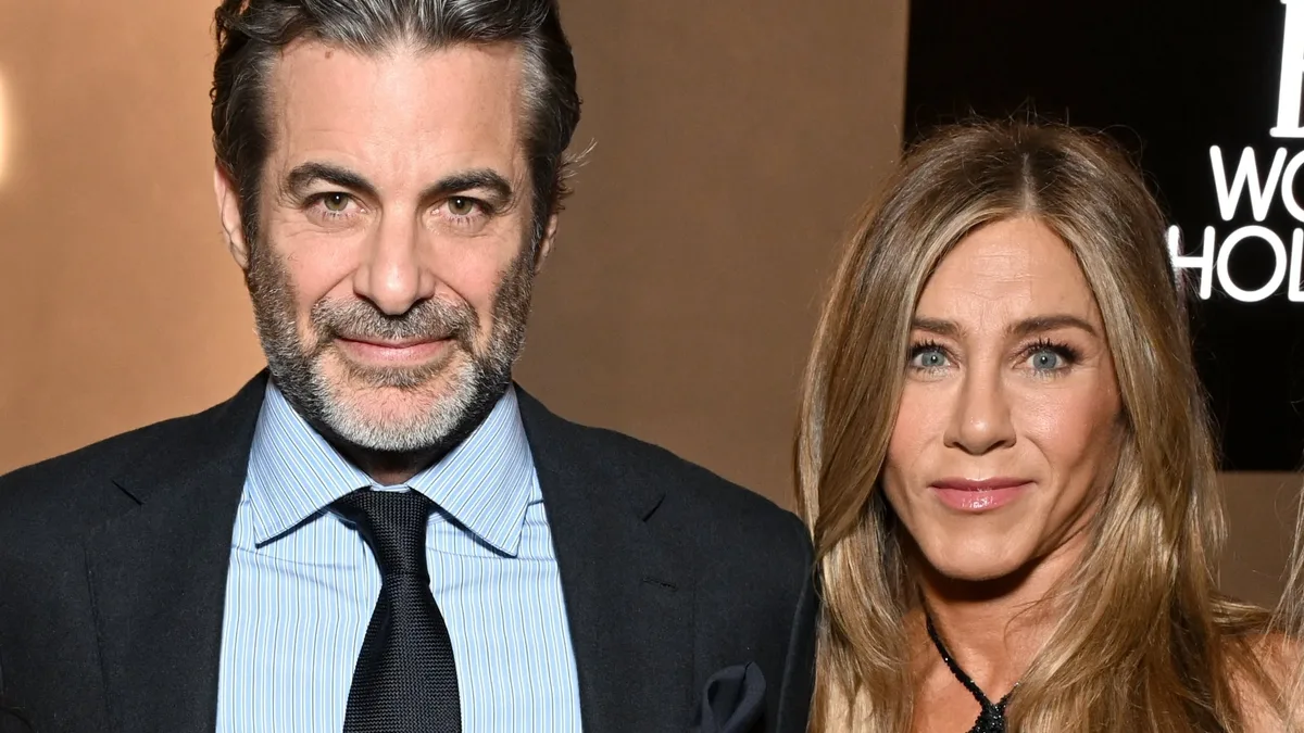 Jennifer Aniston Publicly Embarrasses Boyfriend With NSFW Joke