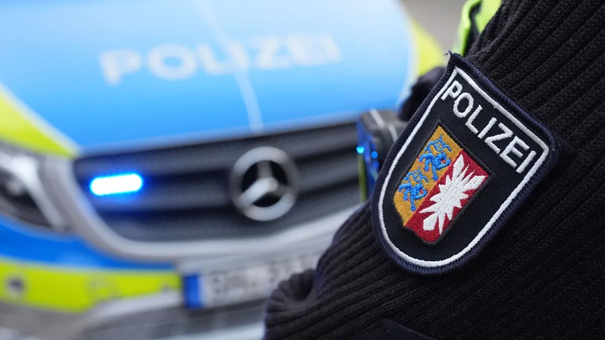 Nächtliche Verfolgungsfahrt: Spezialkräfte stoppen Autofahrer auf A1 - in Klinik gebracht