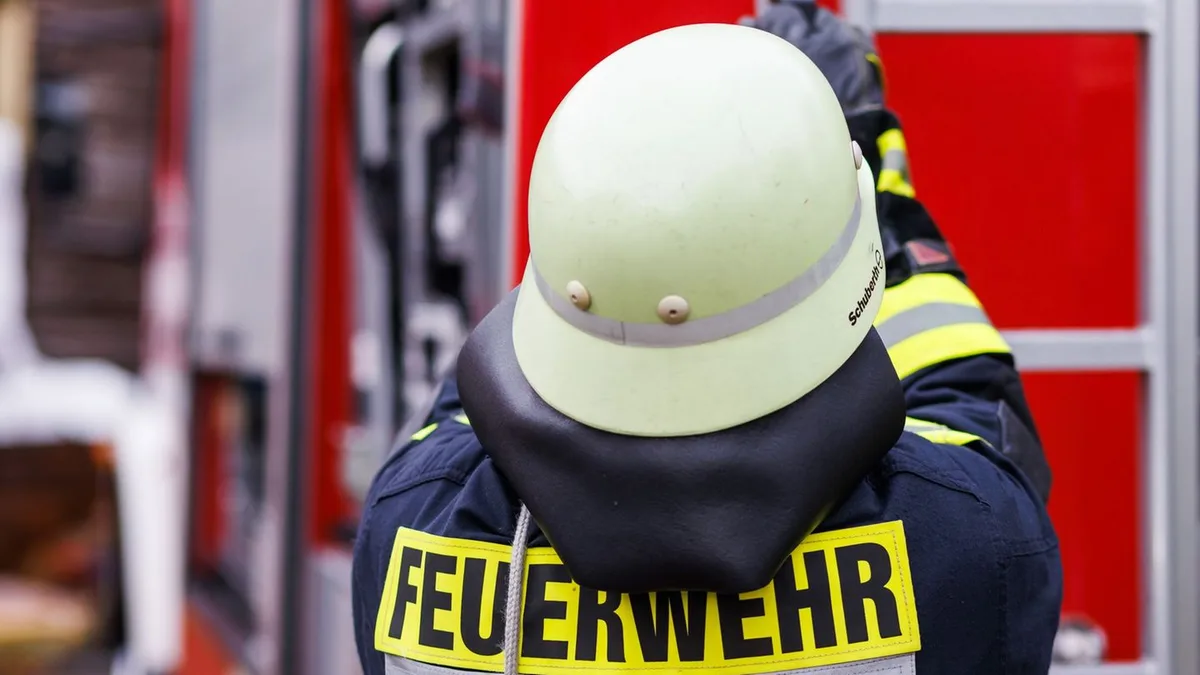 Cyanidhaltiges Gemisch: Gefahrstoff in Kanalisation gelangt – Arbeiter in Klinik