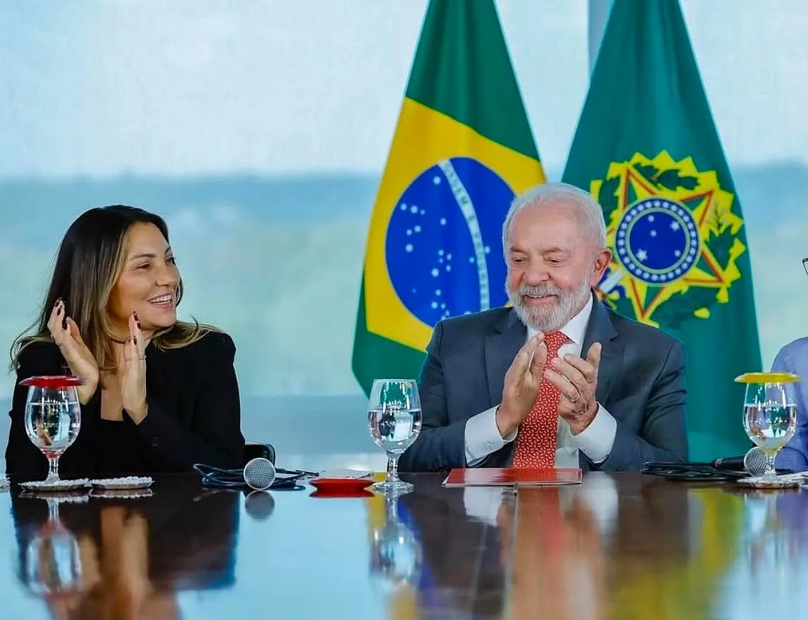 Primeira-dama do Brasil reforça aproximação aos evangélicos em busca de votos para Lula