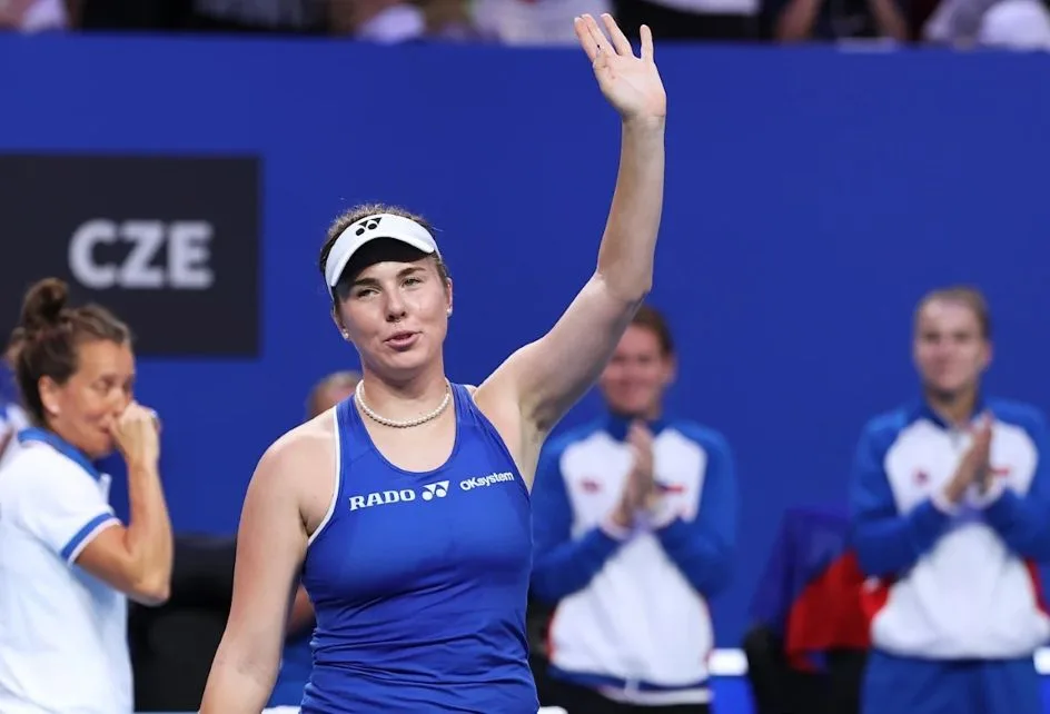 Noskova e Bouzkova garantem tchecas na semi da BJK Cup