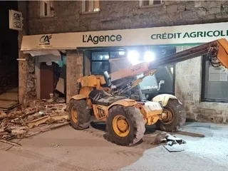 745 000 € volés dans des arrachages de distributeurs de billets : les enquêteurs interpellent trois suspects