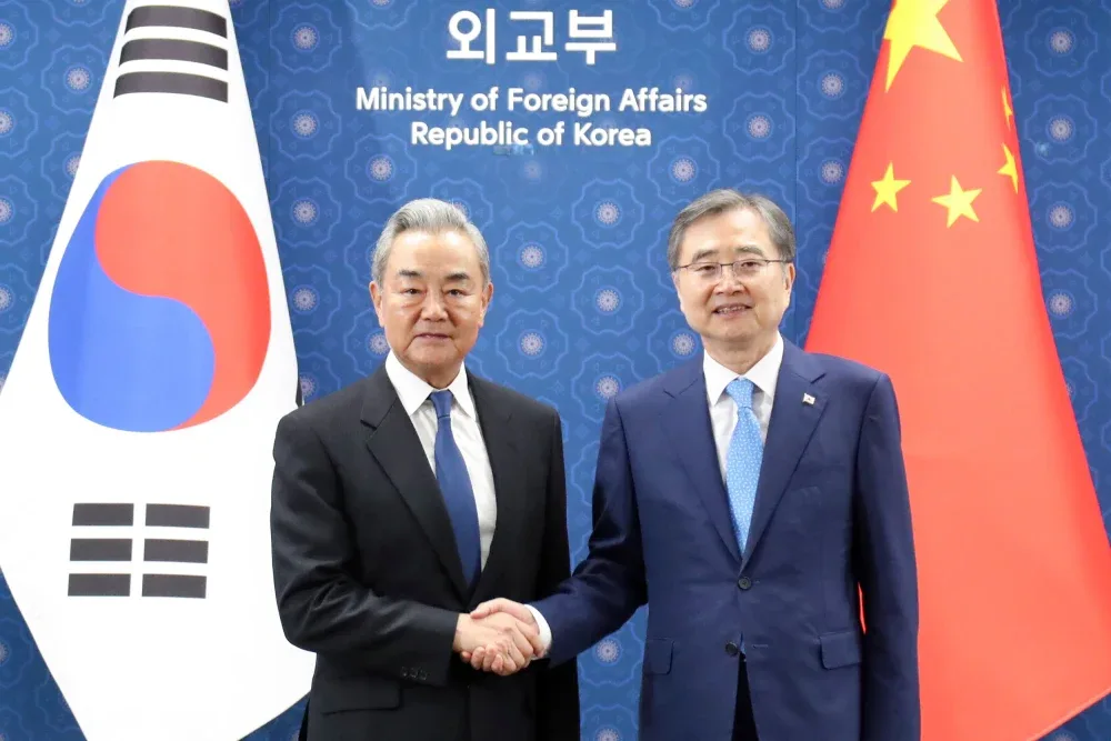 China e Coreia do Sul retomam diálogo em meio a tensões de ambos países com EUA