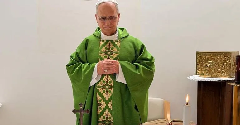 Papa está a recuperar bem e realiza missa no hospital