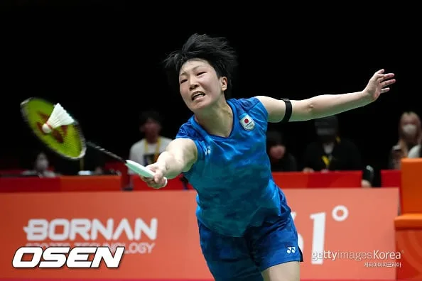 ‘안세영 결승 상대는 바로 나!’ 심장이 쫄깃한 2인자 라이벌전 야마구치, 왕즈이 2-0 격파…덴마크오픈 결승진출