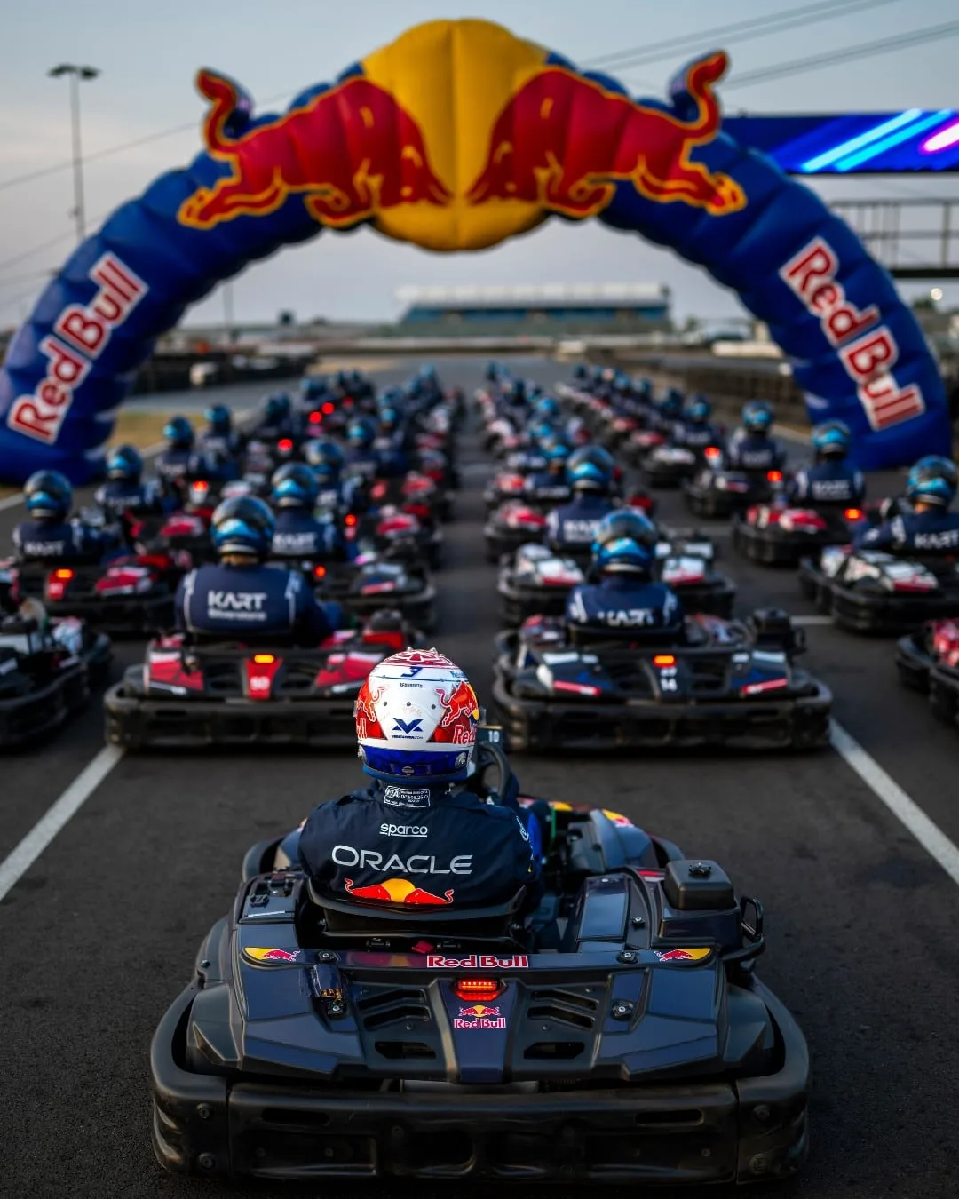 Locura: Verstappen adelanta a ¡100 rivales en 14 vueltas!