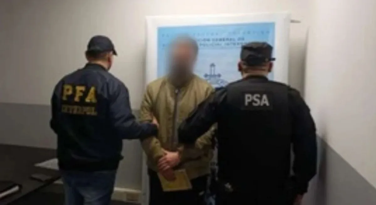 Extraditaron a Georgia al líder de una banda acusada de falsificar visas para ingresar a Estados Unidos y Canadá