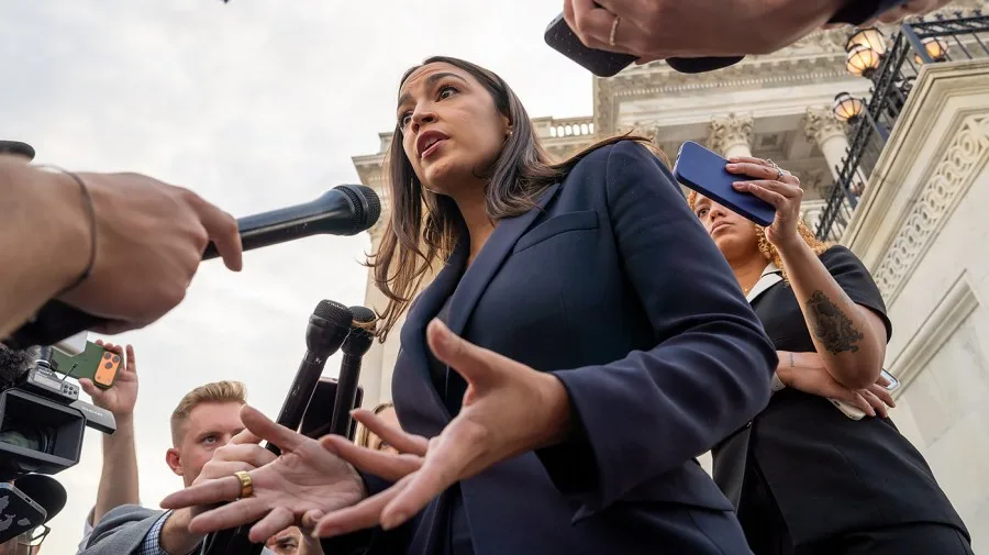 Ocasio-Cortez says she's concerned about Jeffries's meeting with Kushner: 'I don’t know what that was about'