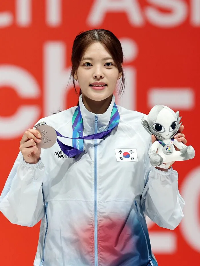 "와, 제 개인전 첫 성적이에요" 공부 못해서 은메달까지 딴 '천상T' 박지희 "솔직히 컨디션 별로였는데...단체전서는 꼭 금메달!"