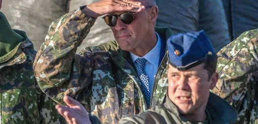 Friedrich Merz in der Krise: Selbst am Polarkreis kämpft der Kanzler um sein Amt