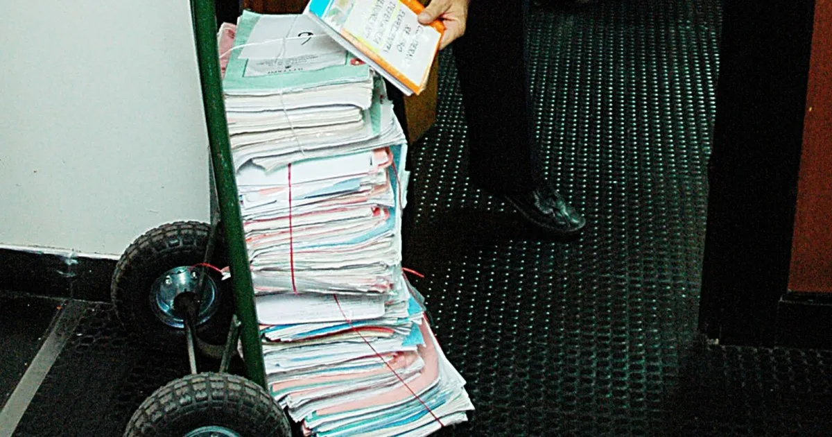 El cambio que prepara Educación en Río Negro para terminar con los expedientes acumulados en papel